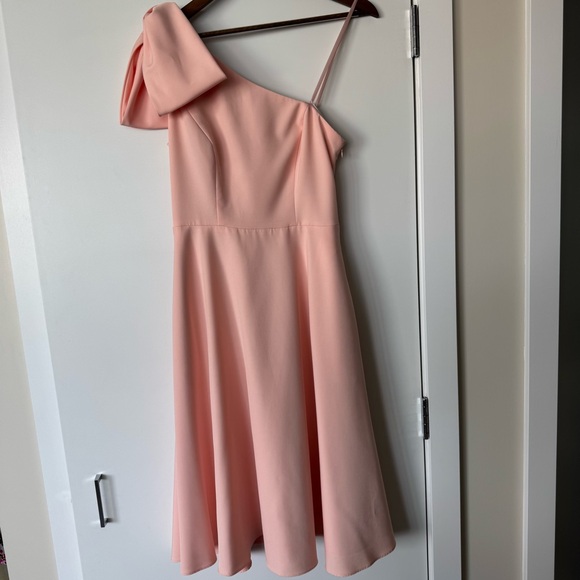 Gal Meets Glam Dresses & Skirts - NWOT Gal Meets Glam Yvonne Dress - Pink - Size 6